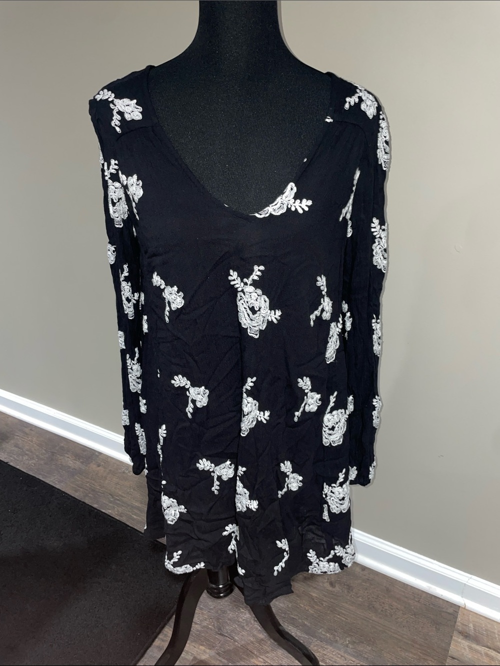 Free people - Black Floral Embroidered Long-Sleeve Women's Dress